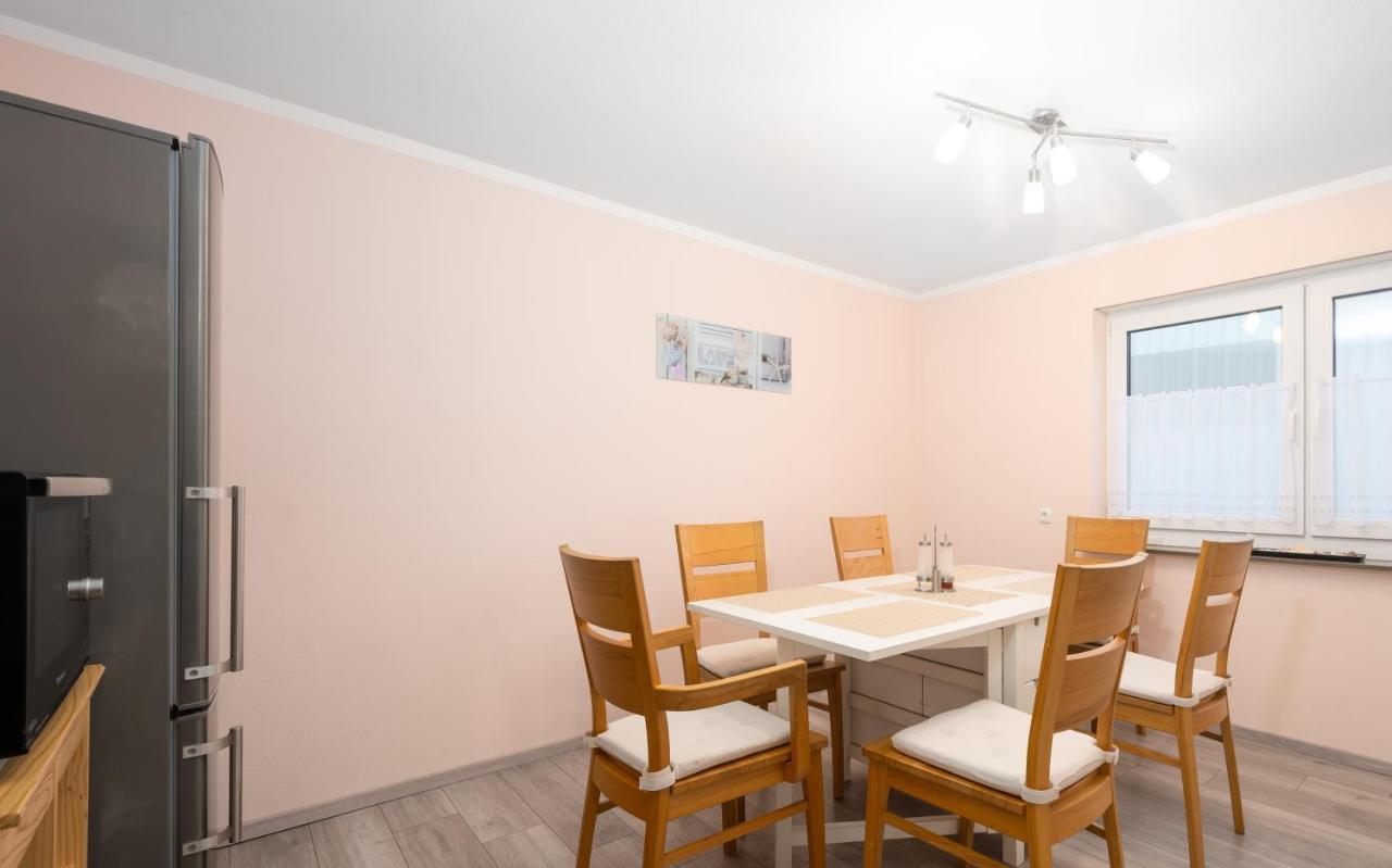 Familienfreundliche 3-Zimmer-Ferienwohnung Saal Exterior foto