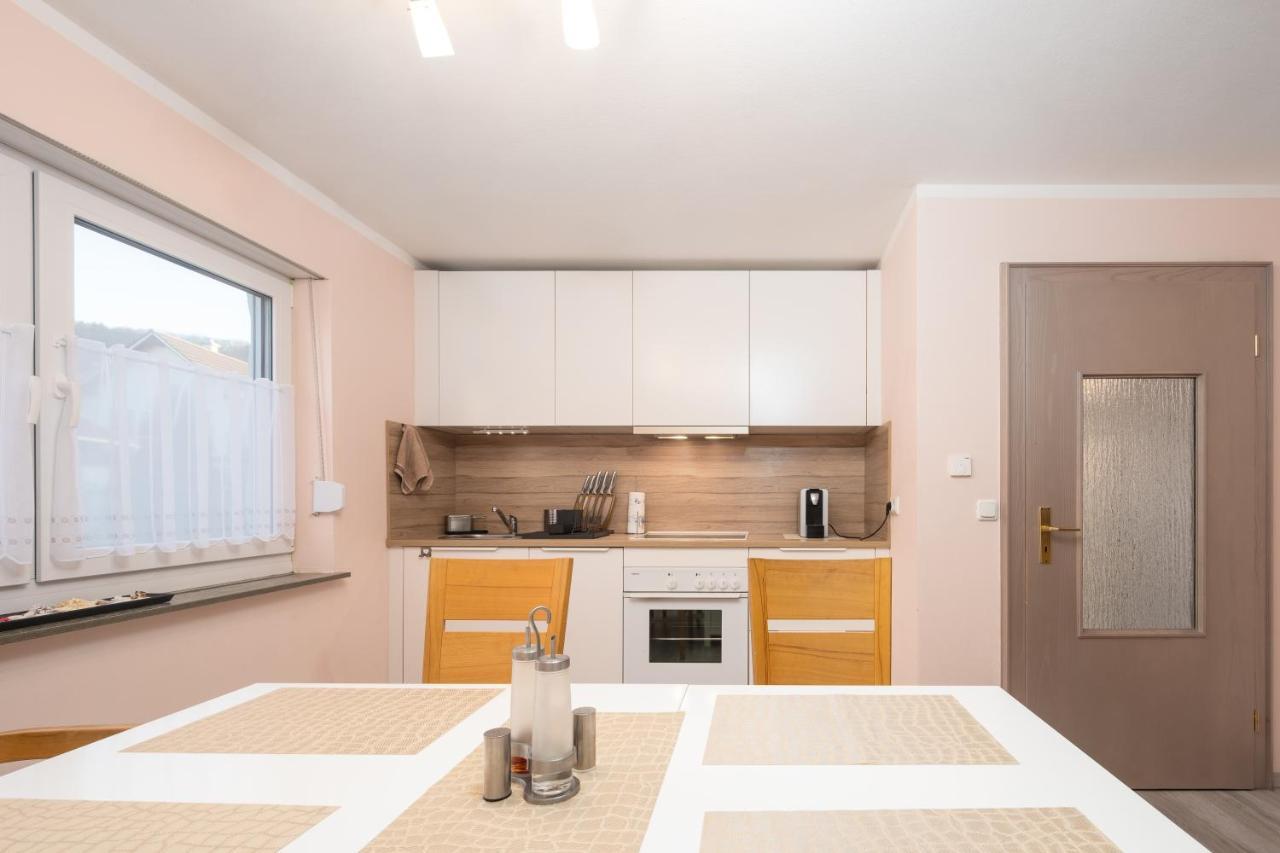 Familienfreundliche 3-Zimmer-Ferienwohnung Saal Exterior foto